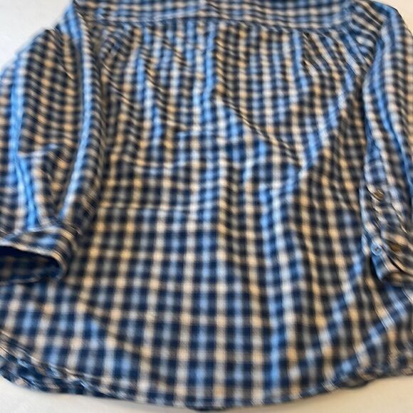 Carhartt men’s plaid shirt size large, blue cream color, big button pockets. - Picture 8 of 8
